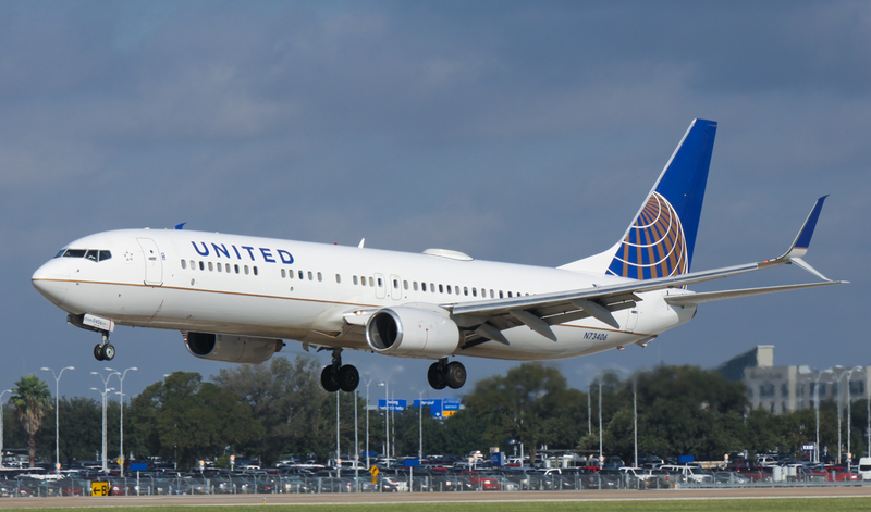 United 737-900